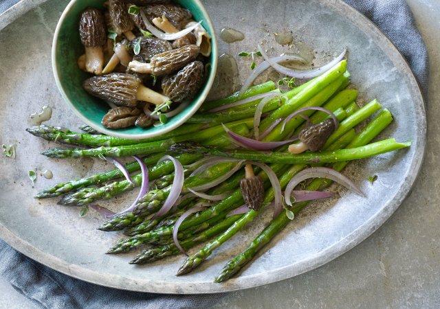 Butter-Braised Asparagus and Morels